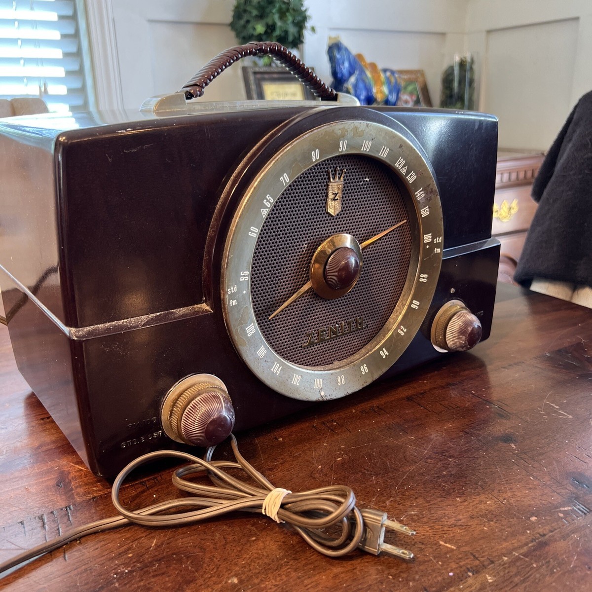 Vintage 1950s Mid Century Zenith AM/FM H725 Bakelite Tube Radio