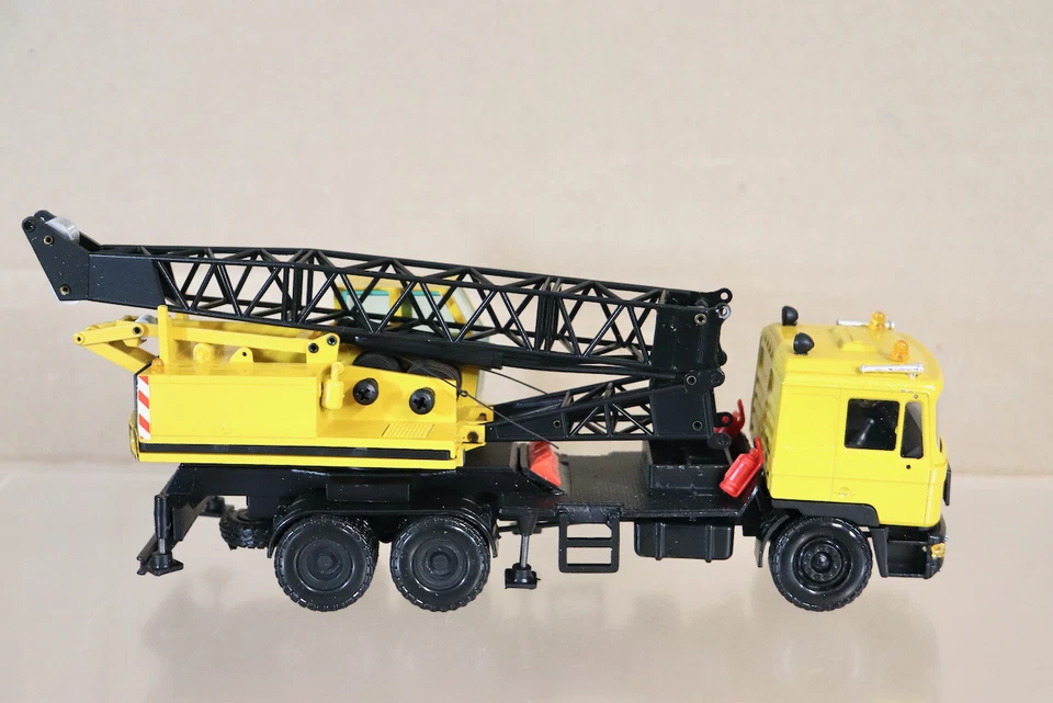CONRAD 4110 1/50 SCALE MAN AUTOKRAN CRANE TRUCK MINT BOXED nz - Image 4 of 4