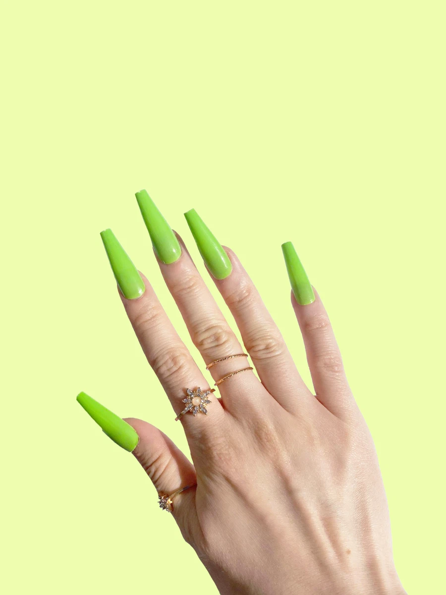 Nails Billie Eilish | Save | Green nails, Hippie nails, Fake nails designs  | Unhas fortes, Unhas bonitas, Unhas desenhadas