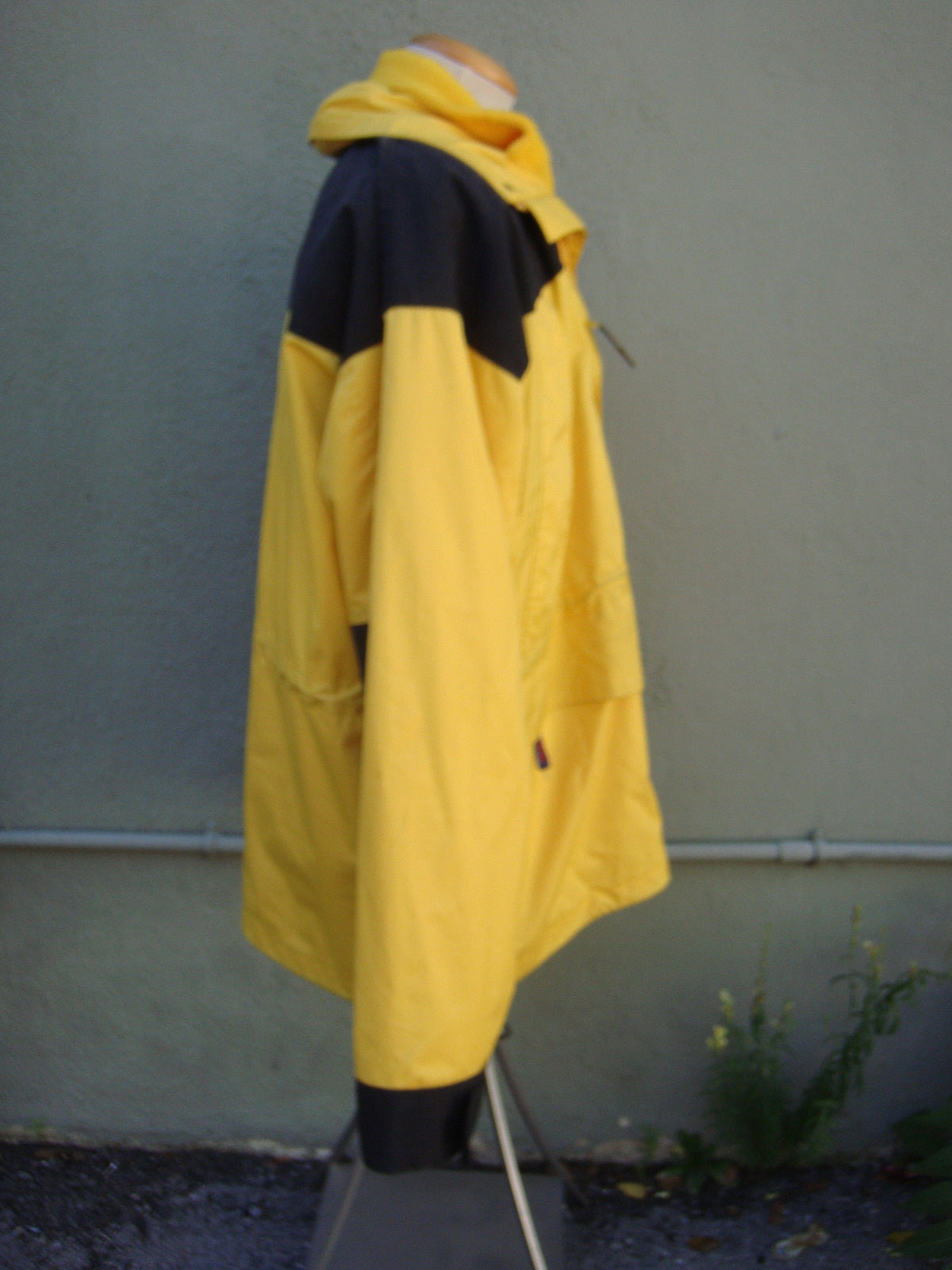 Men's Tommy Hilfiger Gortex Coat Size XL image 4