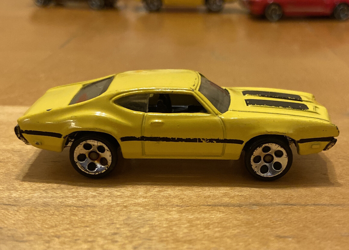 Vintage Hot Wheels 1993 Warner Oldsmobile Olds 442 Rare Yellow