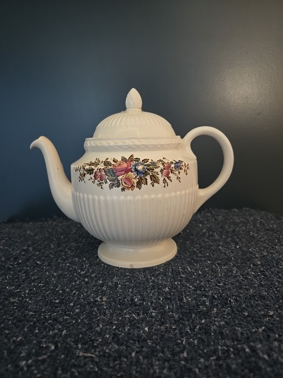 Vtg Wedgwood Of Etruria Edme England Teapot Off-White With Floral Design.  AS-IS