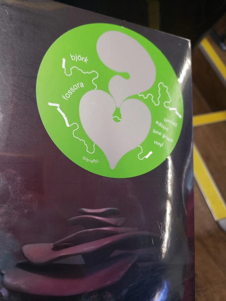 Björk Fossora Very Limited Edition Album Lime Green Vinyl 2xLP In Hand ready - Image 3 of 4