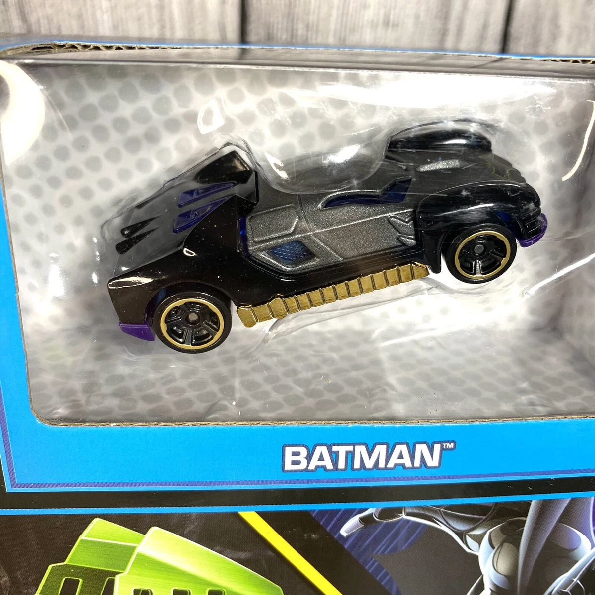Hot Wheels DC Comics Batman Batcave Track Playset