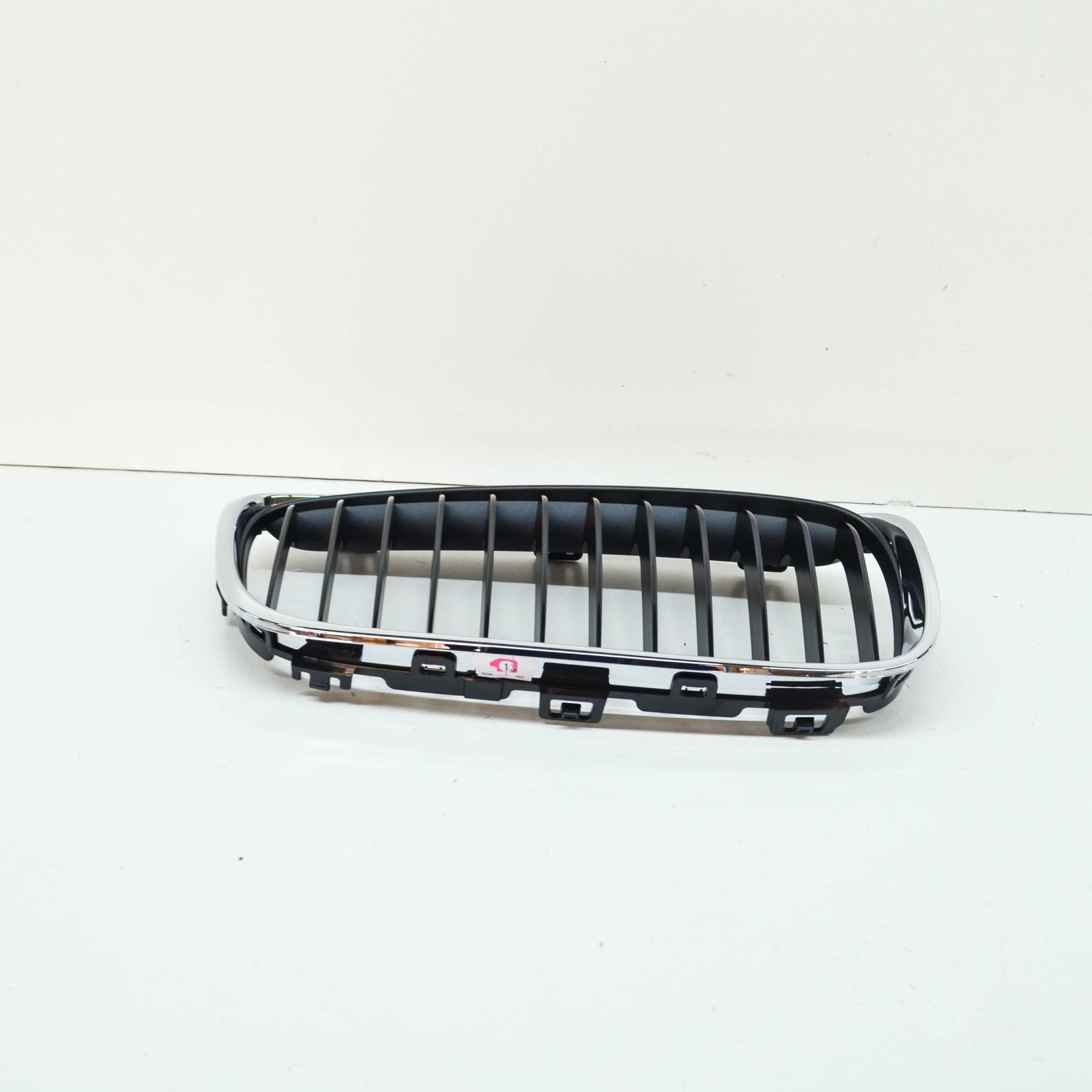 OEM BMW 2 F45 FRONT RADIATOR RIGHT GRILLE 51137300544 7300544 2015  