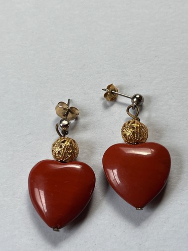 Vintage Lacey Hollow Goldtone Bead w Carved Rust Colored Stone Heart Dangle Post - Picture 2 of 5