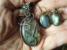 Zestaw naszyjników i kolczyków labradorytowych i srebrnych, ręcznie robionych