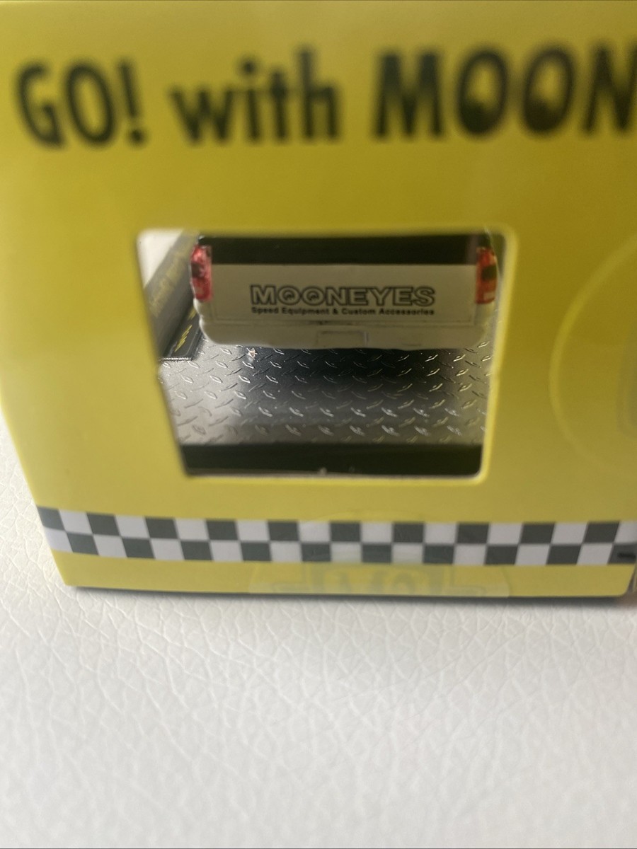 2026 M2 Machines 1/64 1990 Chevrolet C1500 Silverado OBS Mooneyes