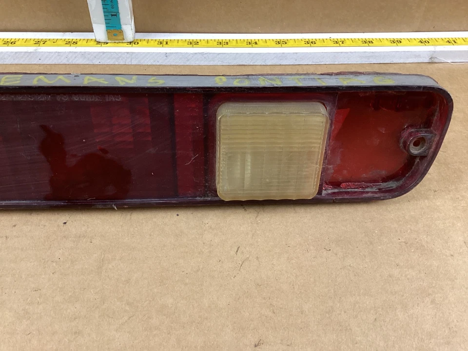 Pontiac LeMans 1978 vagón pasajero luz trasera derecha 5969512D Foto 3 de 4