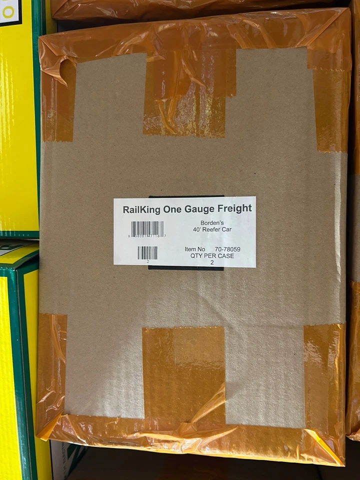 MTH RailKing 70-78059 Borden's Milk G Gauge RailKing One Gauge 40’ Reefer Car - Image 2 of 2