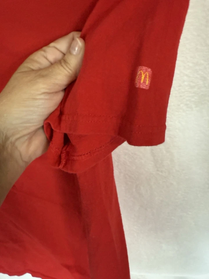 Camisas de Navidad para empleados de McDonalds - Juego de 2 - Talla pequeña Foto 4 de 4