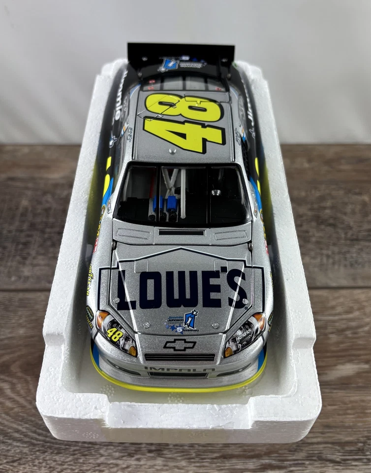 Chevrolet SS Action 2011 Jimmie Johnson #48 Foundation Lowe's 1:24 1 de 1173 Foto 2 de 4