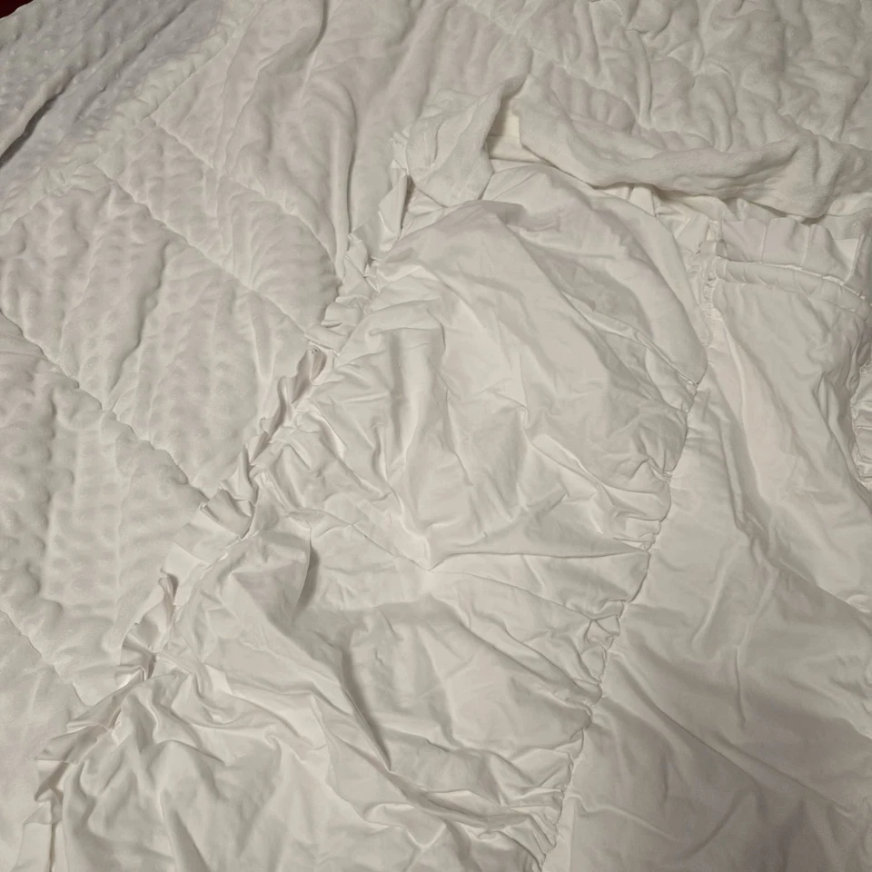 JUEGO BEDDY’S QUEEN 2 piezas Cremallera Ropa de Cama Volantes LUJO Blanco Cuadros 100% ALGODÓN Lujo Foto 4 de 4