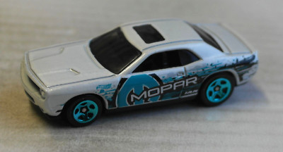 Hot Wheels 2008 Dodge Challenger SRT8 perlmuttweiß HW Auto Car Mattel white ´08