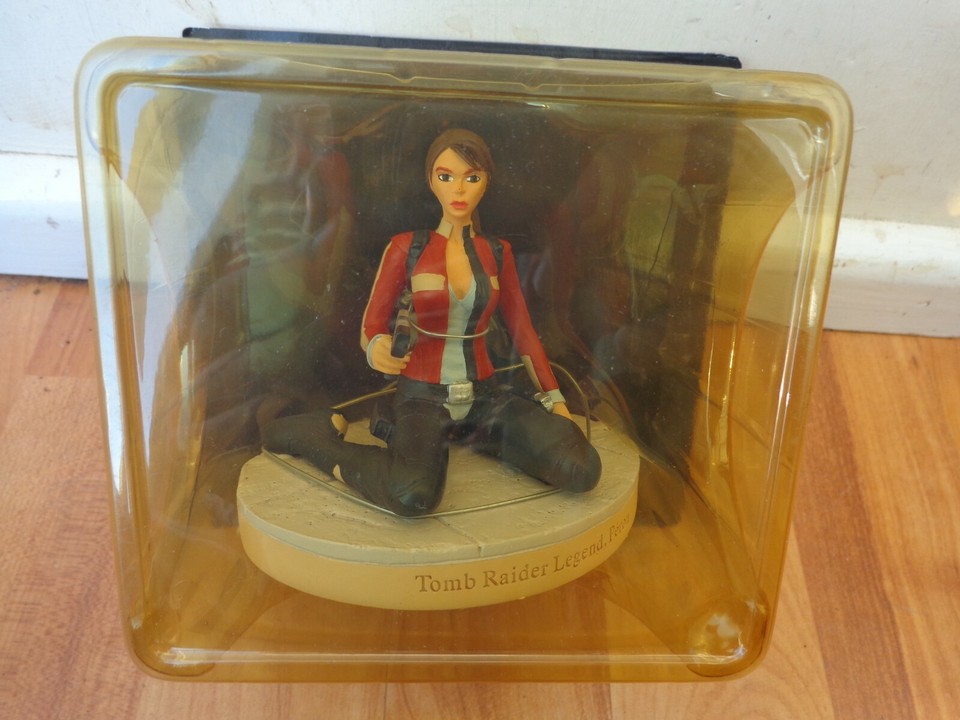 Figurine Lara Croft tomb raider legend lara exploratrice Atlas ss