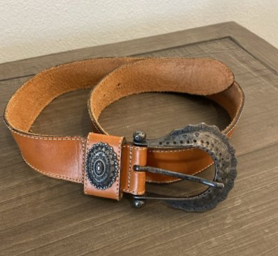 Vintage Avignon Womens Sz S Brown Leather Belt Silver Buckle  display picture 1