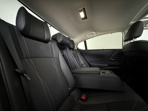 2022 Lexus ES 2.5 300h Takumi E-CVT Euro 6 (s/s) 4dr Saloon PETROL/ELECTRIC Auto - Picture 18 of 24