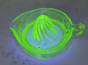 Vintage Uranium Glass Citrus Juicer Reamer Glows Under UV 1930s Depression Glass