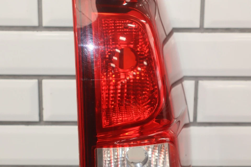 Оригинальный задний фонарь для правостороннего пассажира Chevy Avalanche 2007-2013 годов выпуска - Изображение 3 из 4
