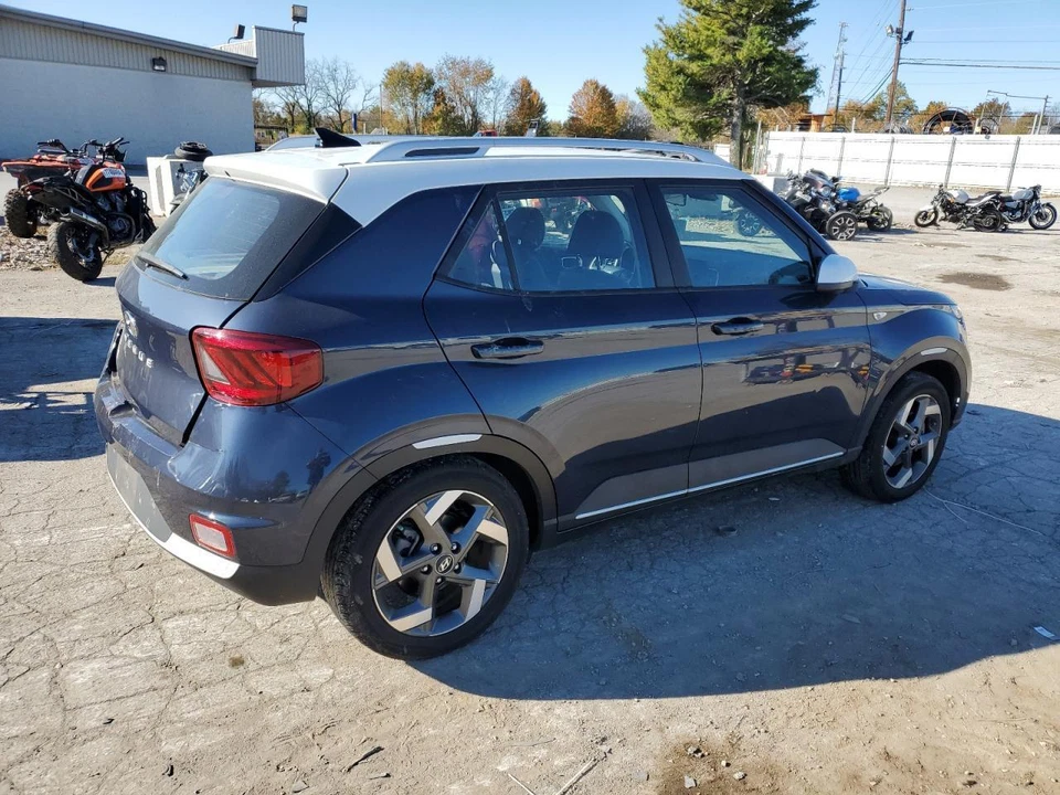 Espejo retrovisor interior delantero central usado se adapta a: Hyundai Venue 2022 centro delantero Foto 3 de 4