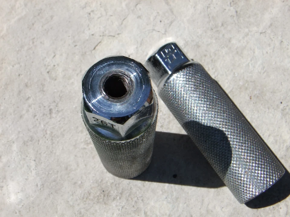 Old School Cromo BMX Freestyle BICICLETA GT 26T Clavijas Roscadas Extensores de Eje Foto 4 de 4