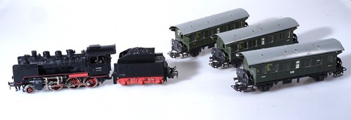 (7424 )MÄRKLIN Zugset Dampflok 3003 BR 24 058 +3 Blech Personenwagen 2. Kl. grün | Condition: Gebraucht