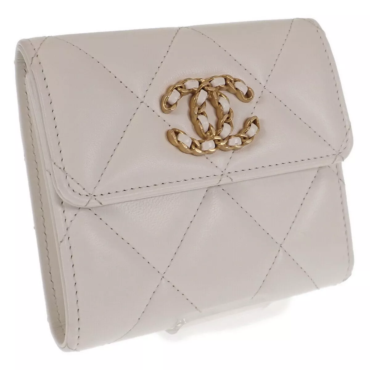 CHANEL 19 Flap Bag Medium Lambskin White Silver-Tone 23S Microchip Retail  $6,400