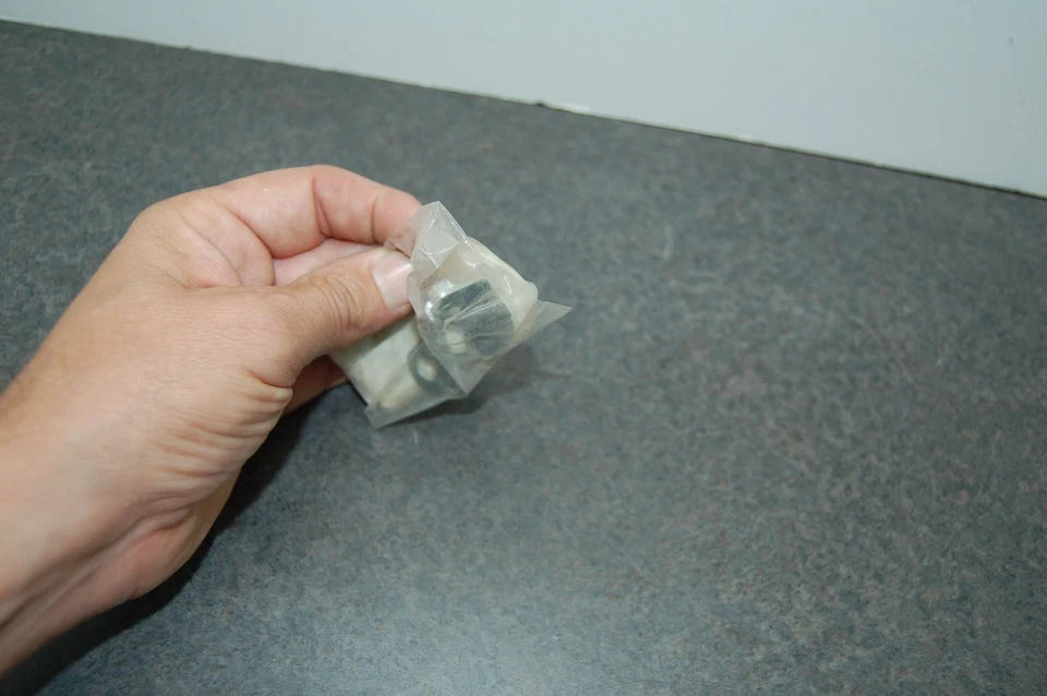 NUEVO GENUINO Yamaha 4EW-2331E-L0 Cable Guía 2000-2003 YZ125 1999 YZ400 DE FÁBRICA Foto 3 de 3