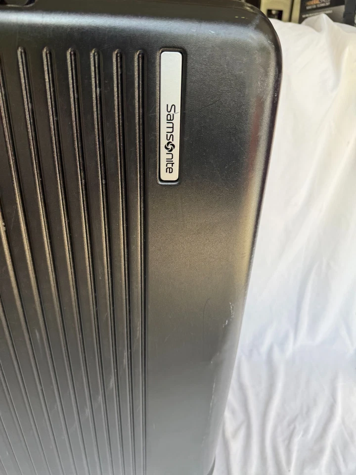 Equipaje giratorio grande para facturación Samsonite 28" lado duro negro TSA de $480 Foto 3 de 4