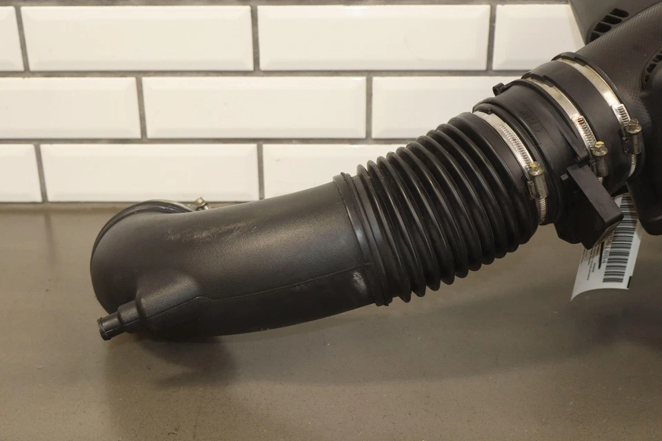 2005-2006 Pontiac GTO 6.0L V8 (LS2) Air Intake Cleaner MAF Box & Lid - Image 3 of 4