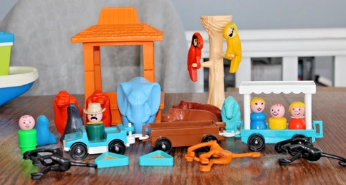 Vintage 1984 Fisher Price Play Family Zoo Accessories # 916