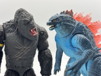 Godzilla x Kong The New Empire GIANT Kong B.E.A.S.T. Glove Godzilla Evolved Lot