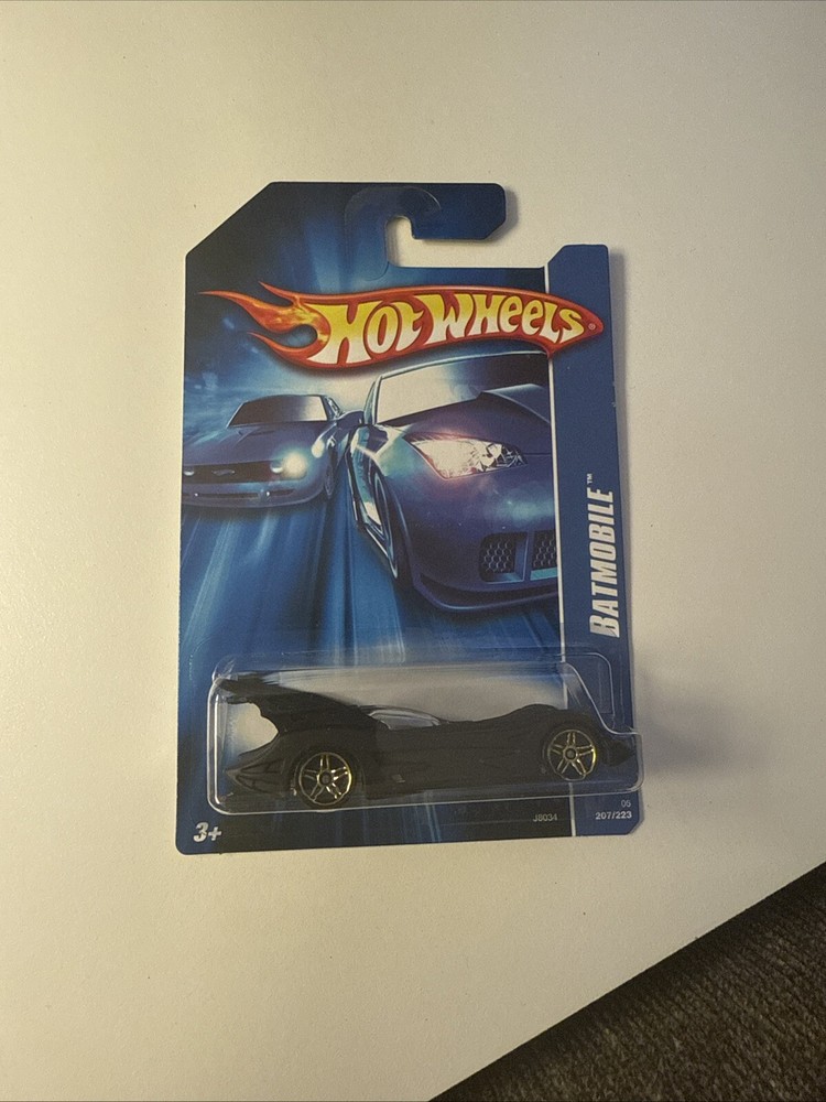 2006 MATTEL HOT WHEELS BATMOBILE DIE CAST CAR #207/223