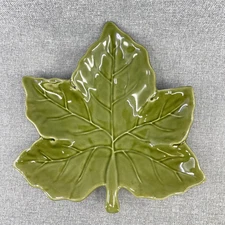 pottery barn maple leaf plate green 10 1/4" x 10