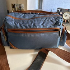 Fully Padded Camera Bag with Shoulder Strap 29qs