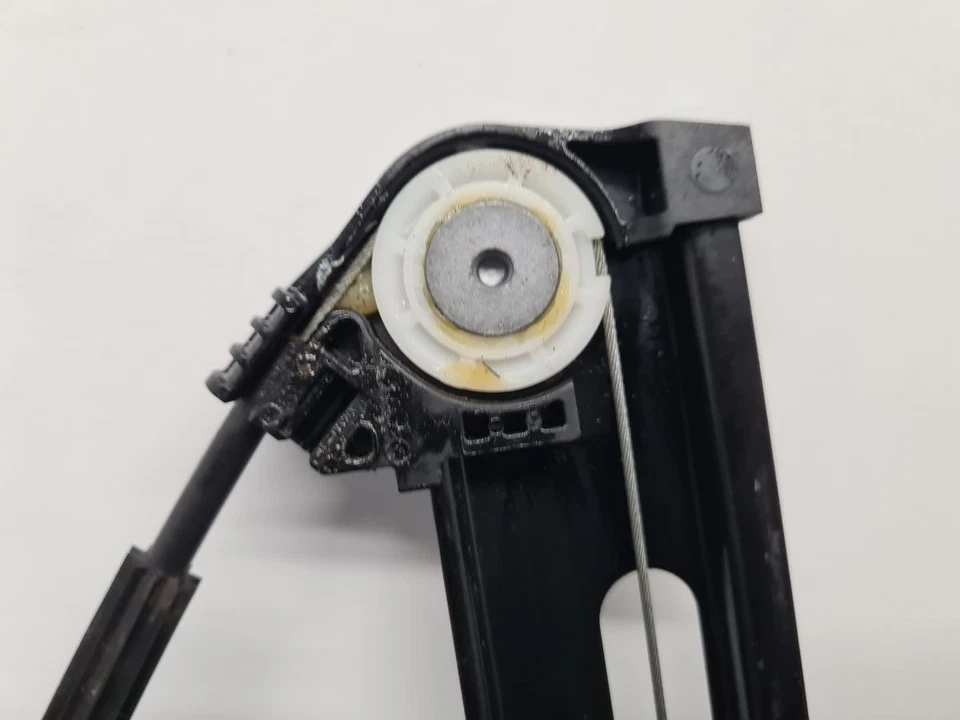 VW Polo 1.2 TSi MK6 AW 5Dr Hatch Window Regulator Rear Left Side - Image 3 of 4