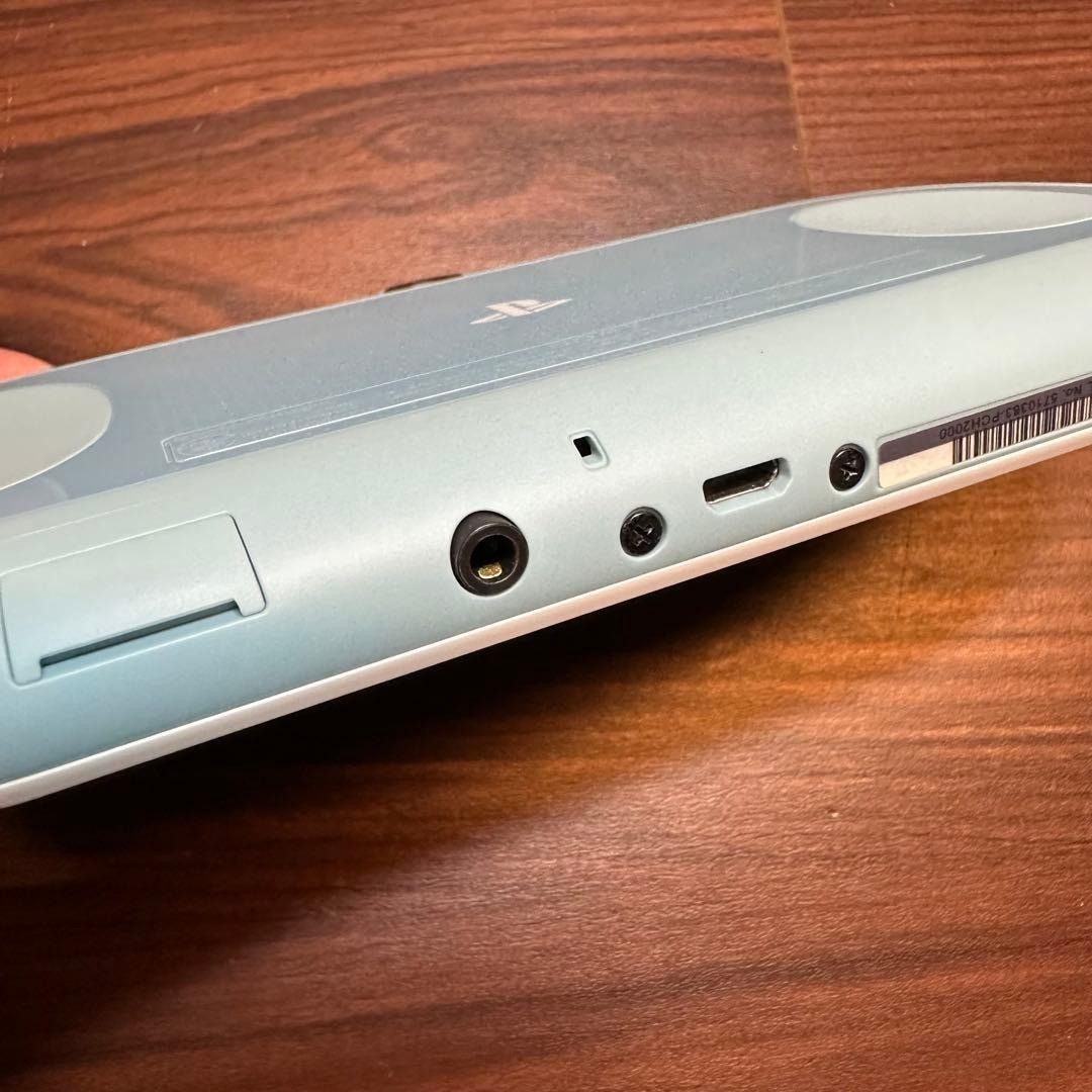 Sony PCH2000ZA14 PlayStation Vita Launch Edition 1GB - Light Blue