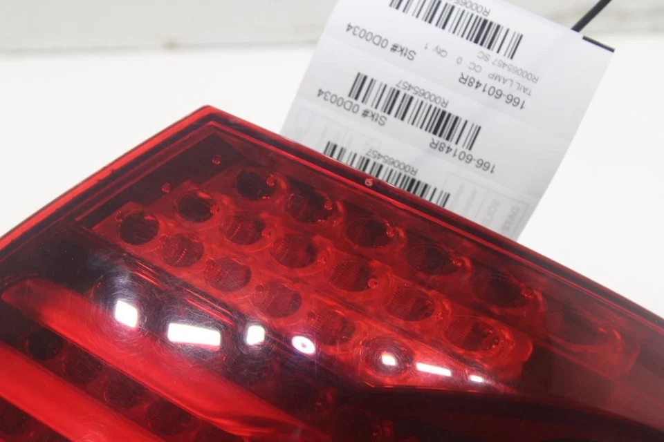 Lâmpada traseira traseira direita do passageiro 2013-2015 BMW 750I xDrive 63217300270 - Imagem 4 de 4