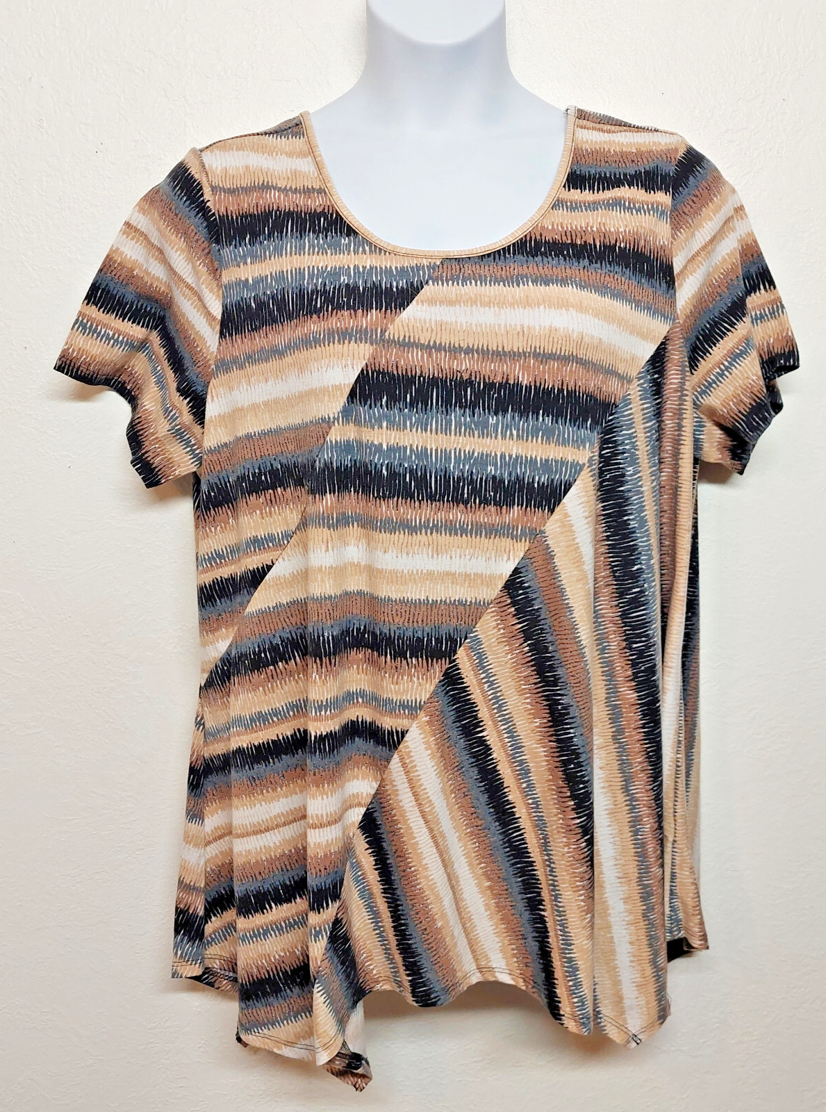 Indigo Rose 3X Plus Size Top Stretch Short Sleeve Brown Tan Black Diagonal Cut