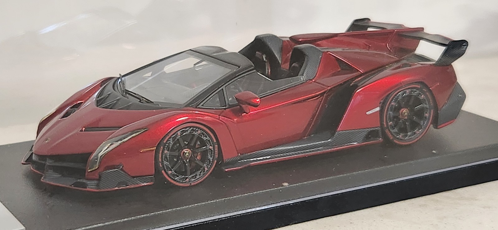 Looksmart Lamborghini Veneno Roadster Spider 2013 1:43 LS429A