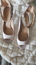 Jewel Badgley Mischka Embellished Satin Pink Size 8.5 Peep-Toe Heels
