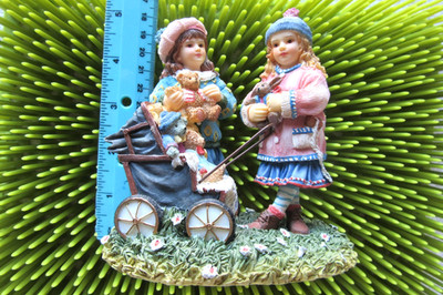 Leonardo Crisalis Collection Figurine, The Old Pram, Paint Box Poppets