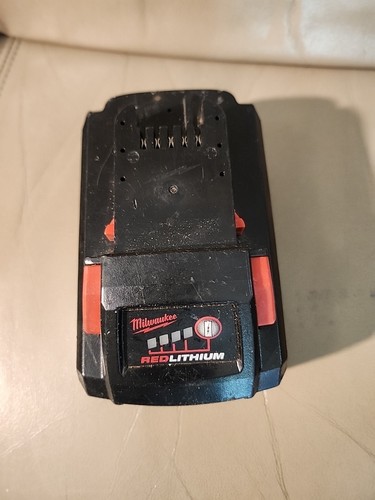Milwaukee M18 REDLITHIUM HIGH OUTPUT XC 6.0 Battery Pack - 48-11-1865 - Picture 2 of 6