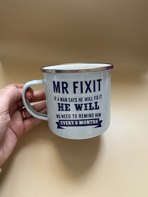 Emaille Mr Fit It Becher Outdoor Metall Camping Tasse Wenn ein Mann sagt, dass er es repariert -NEU