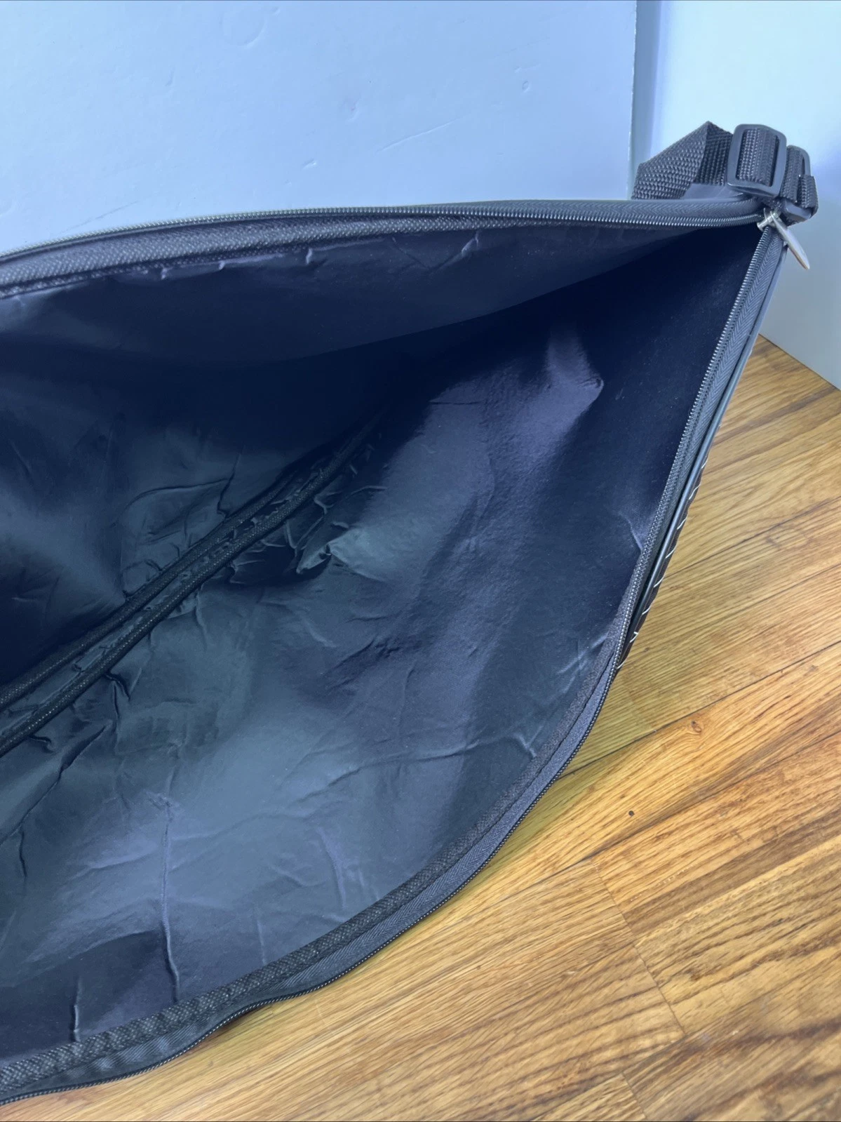 Babolat Tennis Racket Bag Single Racket Black And White Strap Included