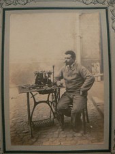 ancienne photo metier cordonnier epoque 1900 machine a coudre