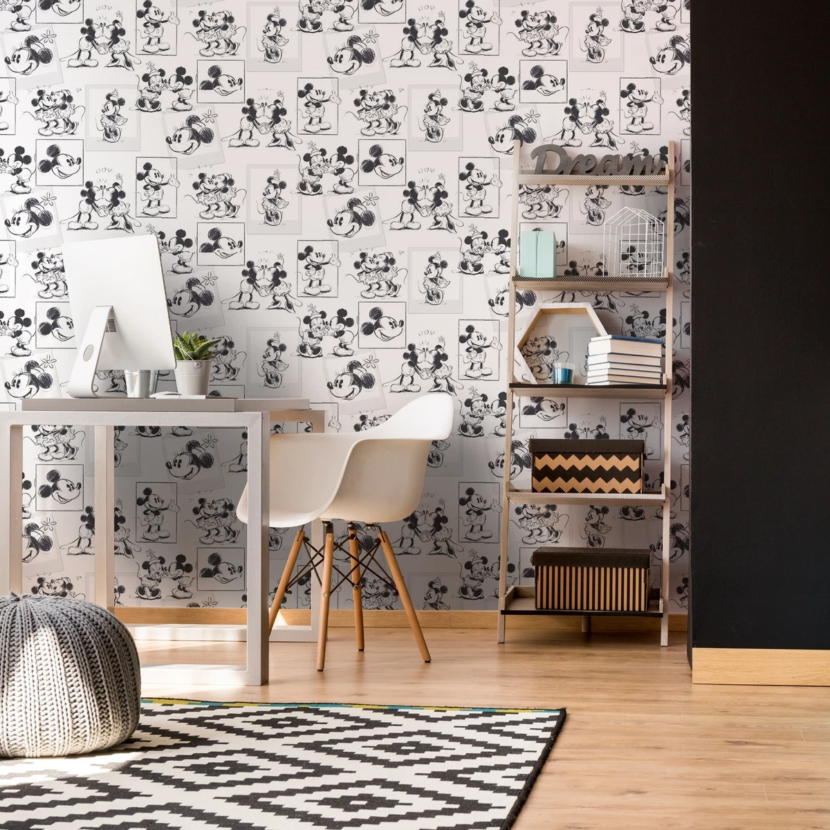 Mickey And Minnie Mouse Kissing Wallpaper