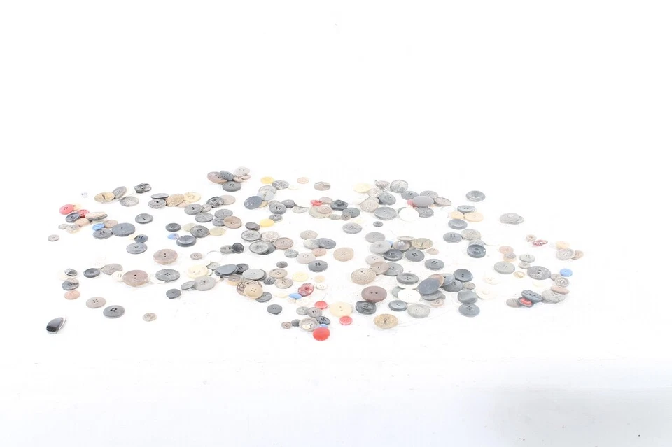 Konvolut alte Knöpfe Kunststoff Metall verschiedene Farben & Formen über 800g - Bild 2 von 4