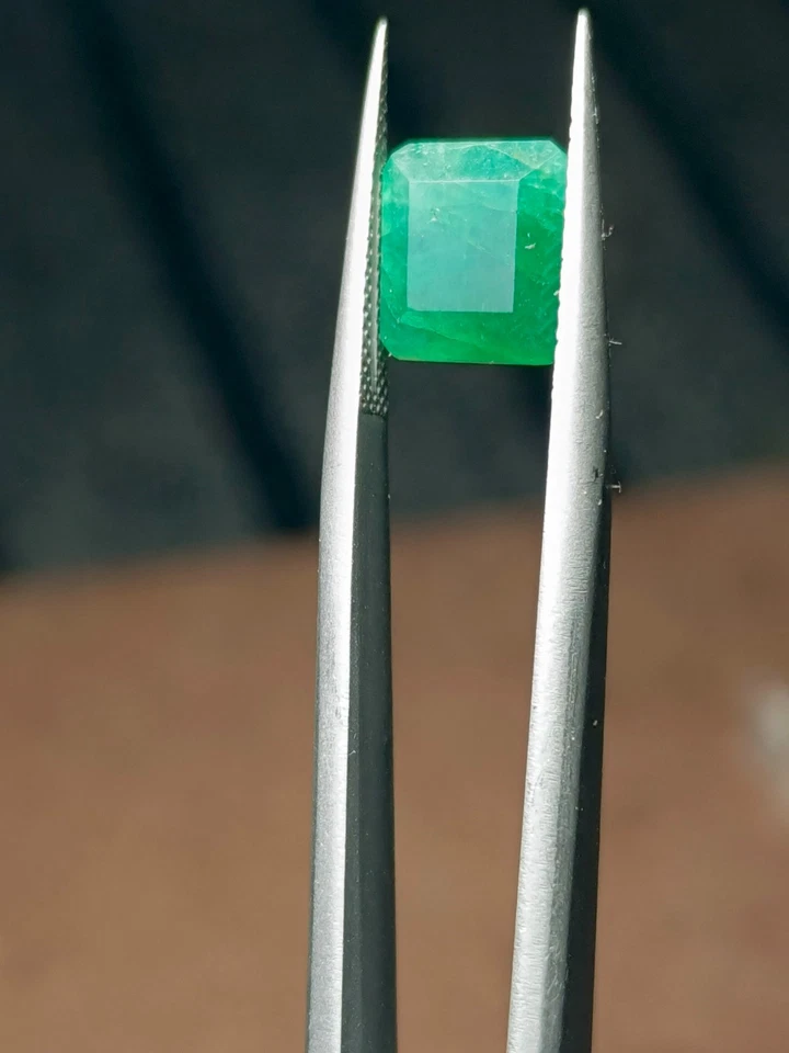 2.23 ct Faceted Emerald loose stone from swat Pakistan - Image 3 of 4