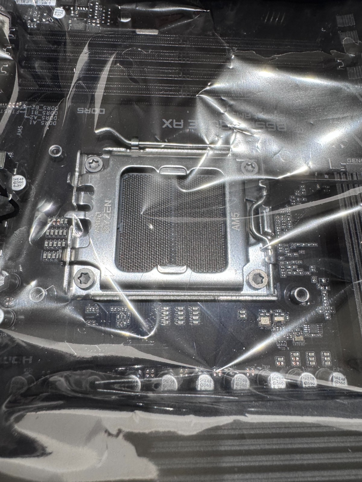 GIGABYTE B650 EAGLE AX AM5 LGA 1718 AMD B650 ATX , DDR5 Triple M.2 Motherboard